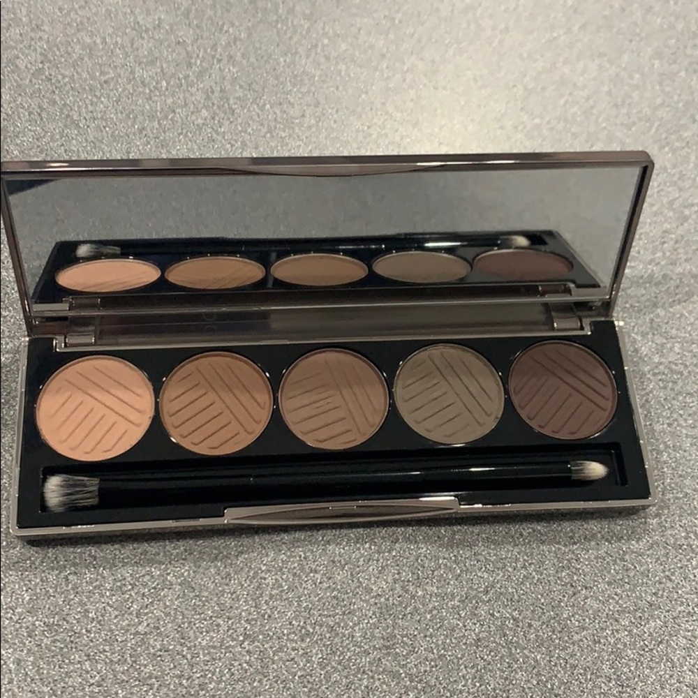 PRETTY COOL
EYESHADOW PALETTE